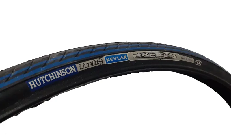 Hutchinson Excel 700 x 28c Wire Bead Tyre with Blue Stripes-2